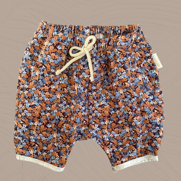SOFORTKAUF I Blumenmeer Shorts Gr.86